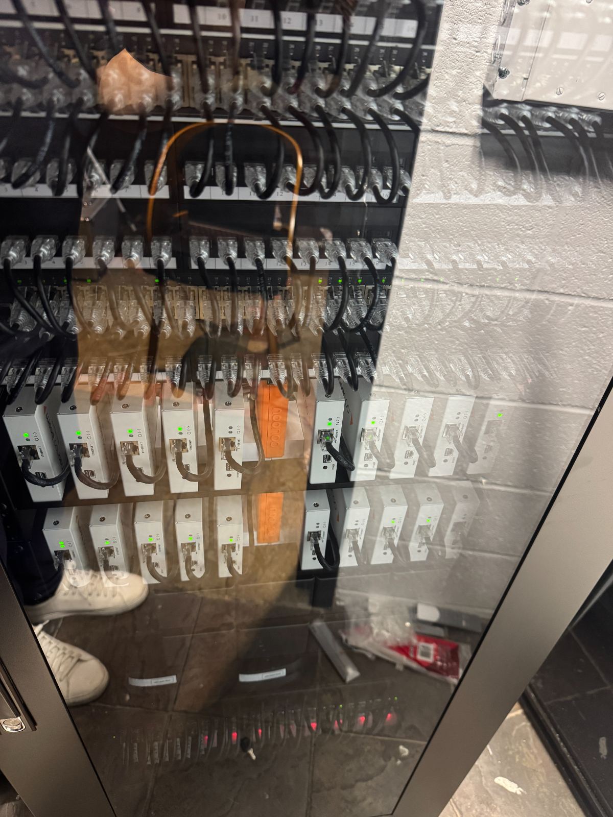 The endpoint rows lit by their status LEDs